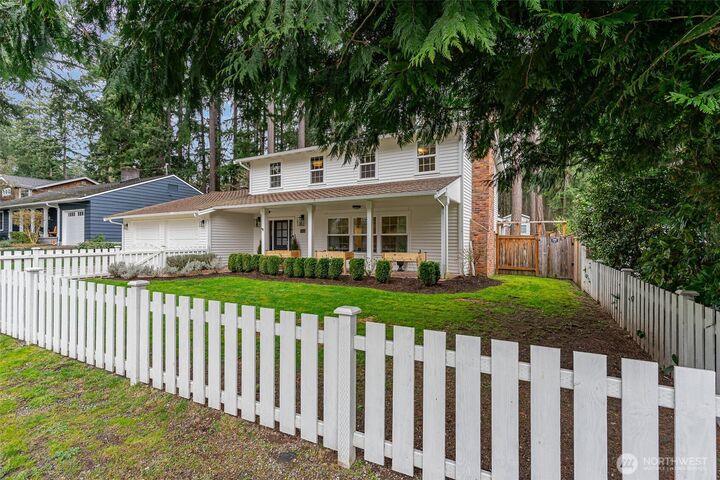 Property Photo:  8860 SE 72nd Place  WA 98040 