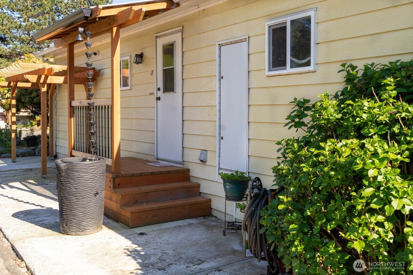 Property Photo: 1121 244th Street SW 49 WA 98021