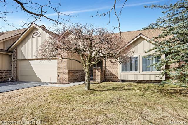 Property Photo:  29268 Wyndham Ct 5  MI 48334 