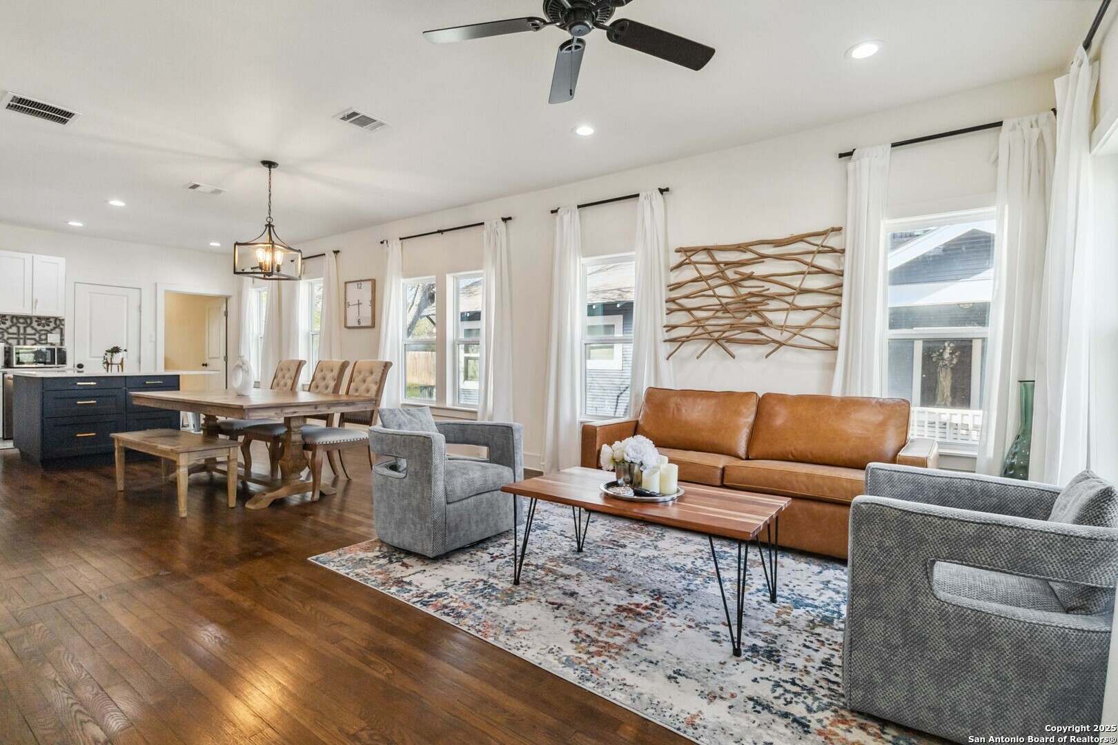 Property Photo: 910 Bailey Ave TX 78210