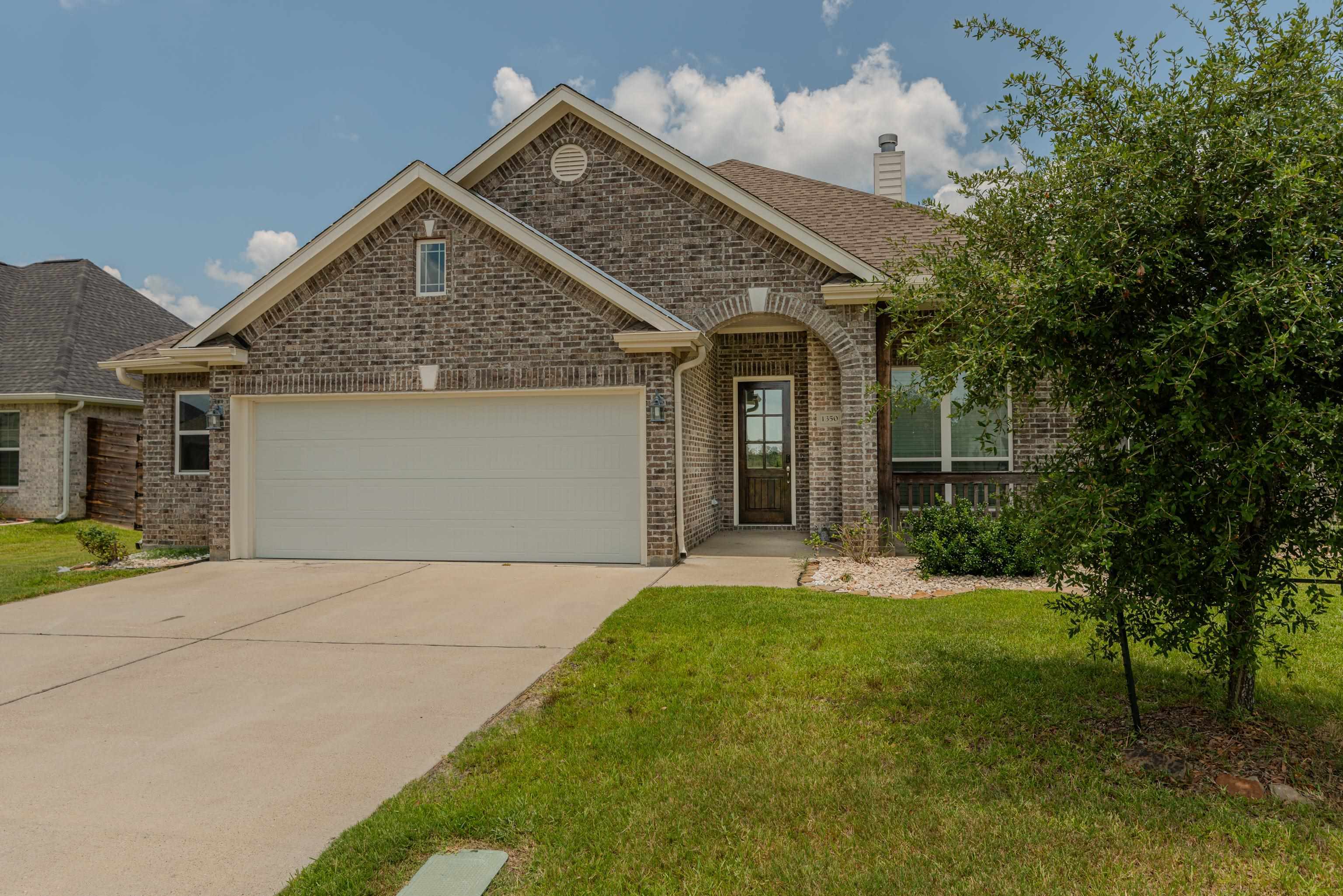 Property Photo: 1350 Miss Kyndall TX 77657