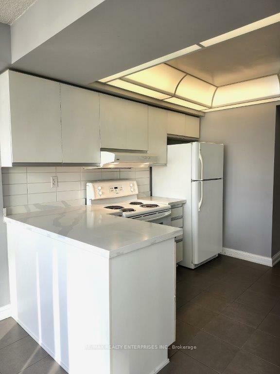 Property Photo: 24 Hanover Road 309 ON L6S 5K8