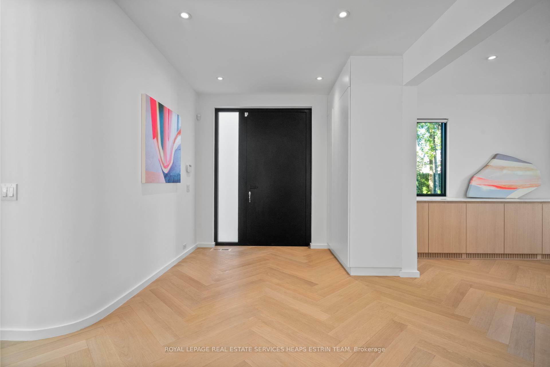 Property Photo: 199 Balmoral Avenue ON M4V 1K1