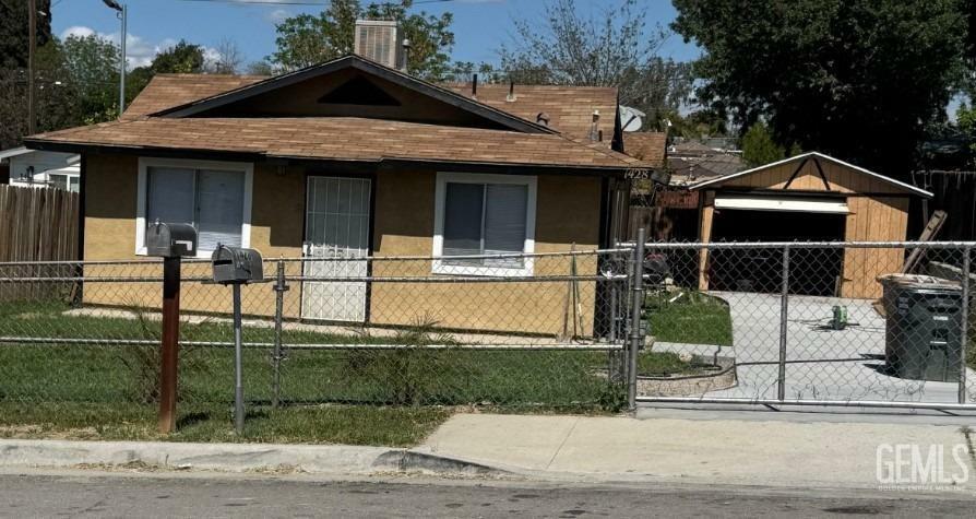 Property Photo: 1428 Jefferson Street CA 93305