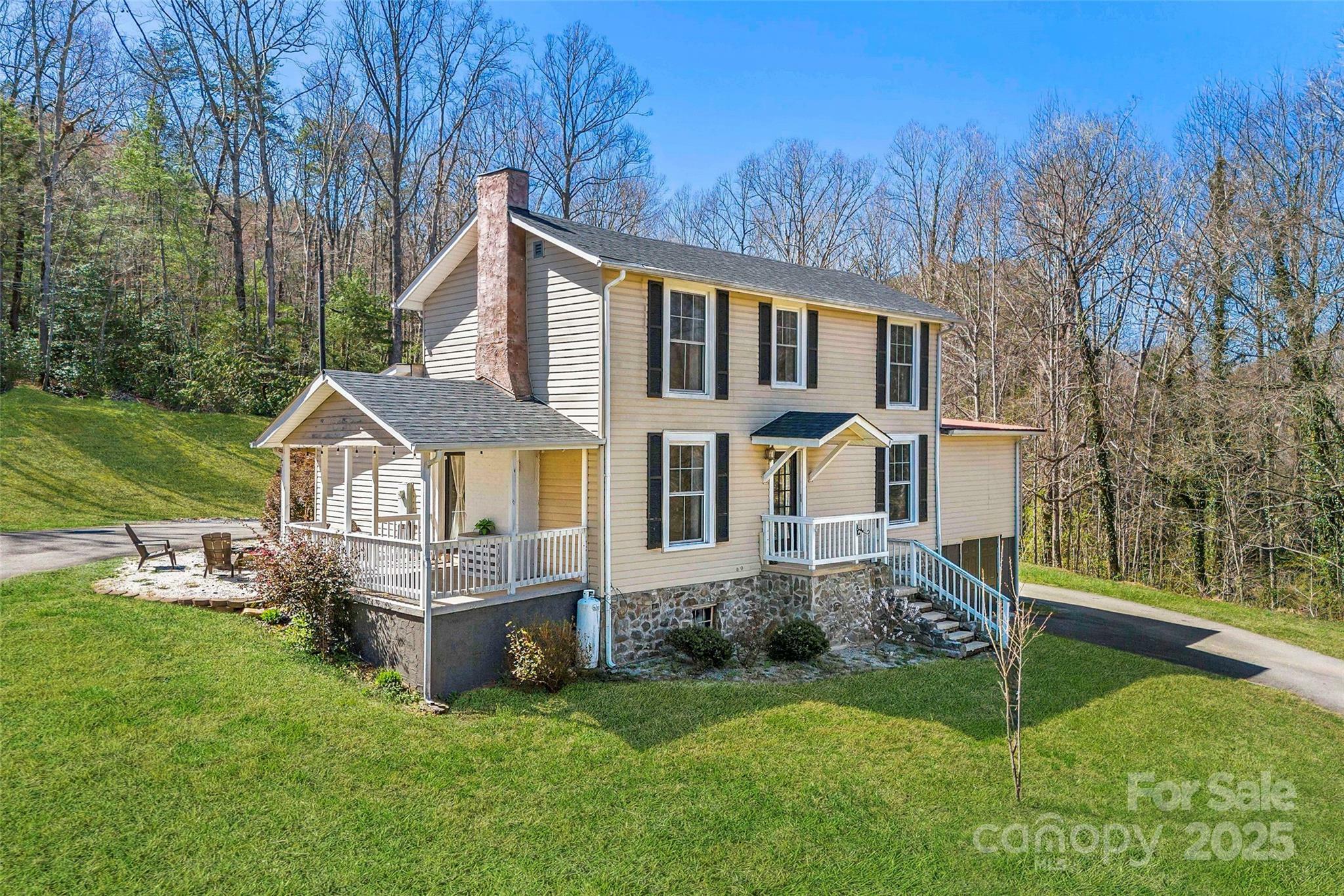 Property Photo: 59 W Poplar Drive NC 28752