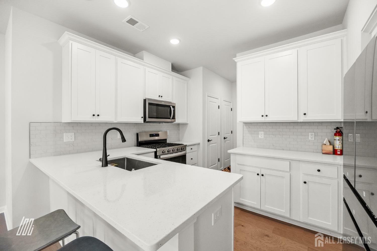 Property Photo: 117 Peyton Place NJ 08901