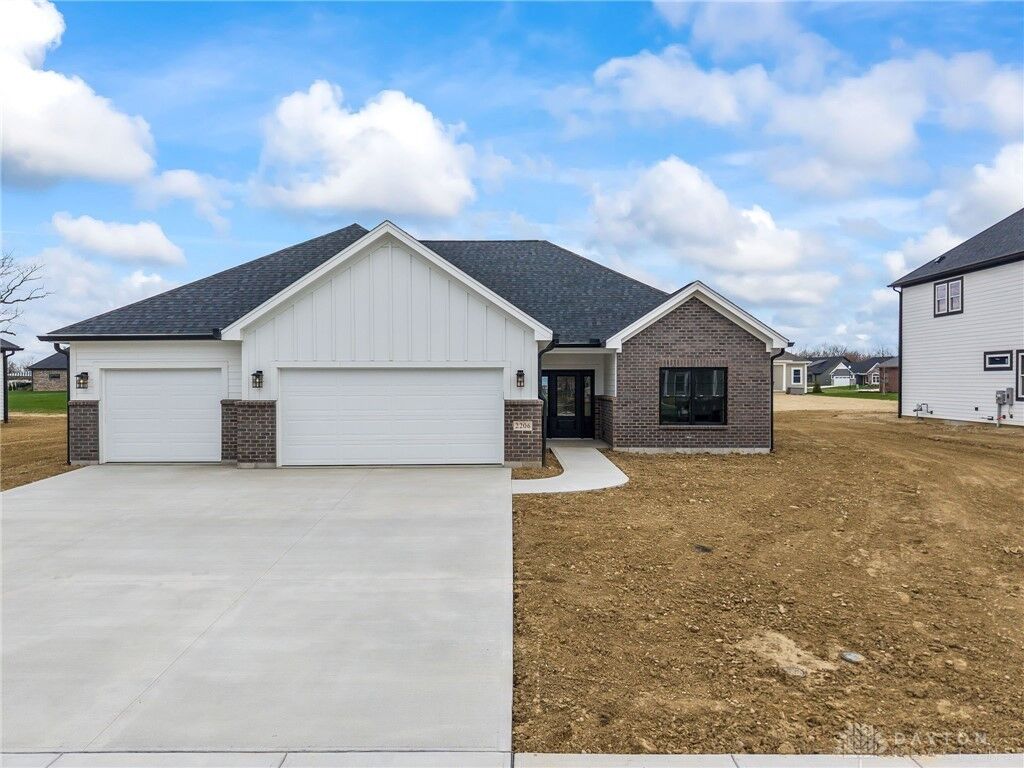 Property Photo:  2206 Northbridge Trail  OH 45373 