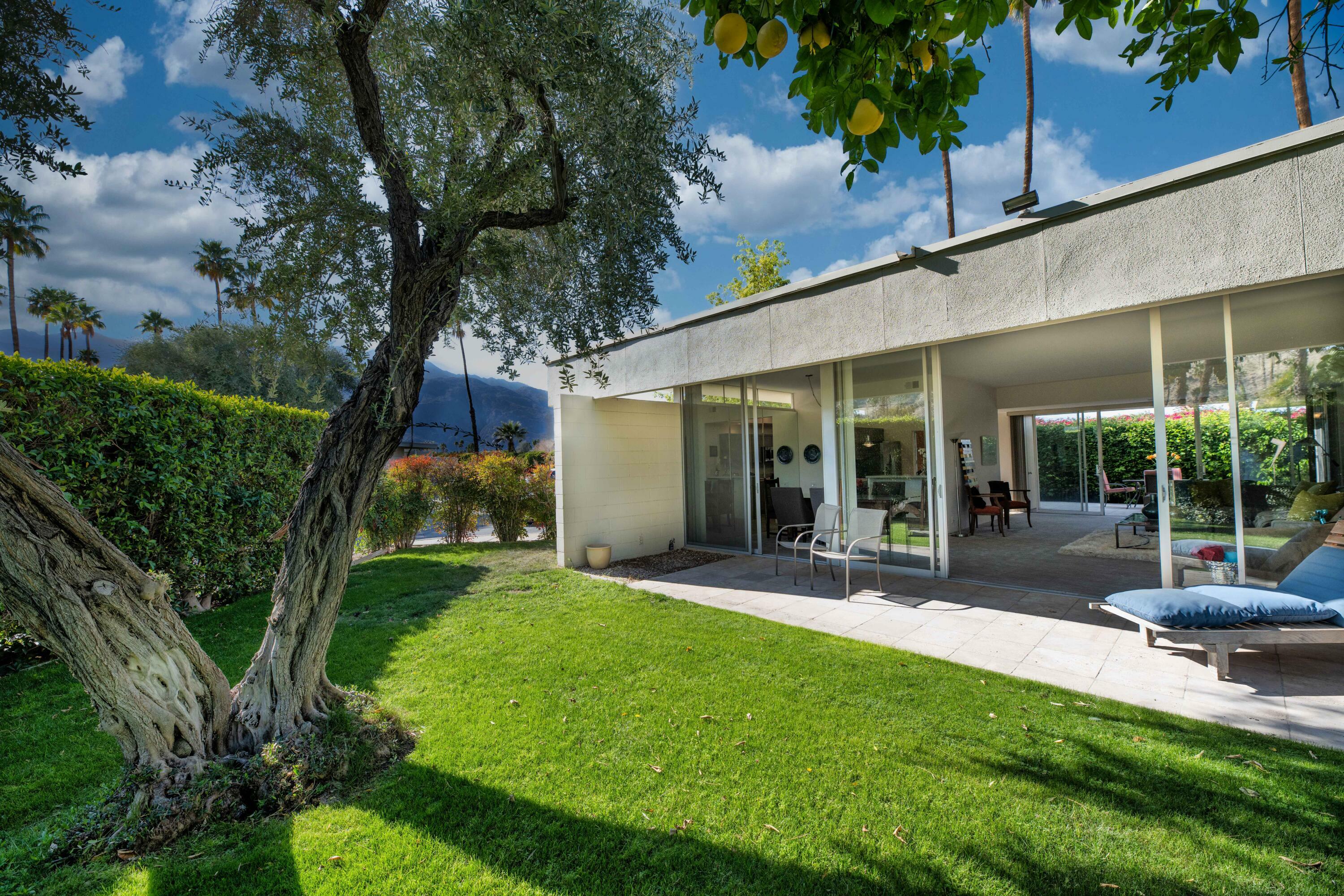 Property Photo: 189 Desert Lakes Drive CA 92264