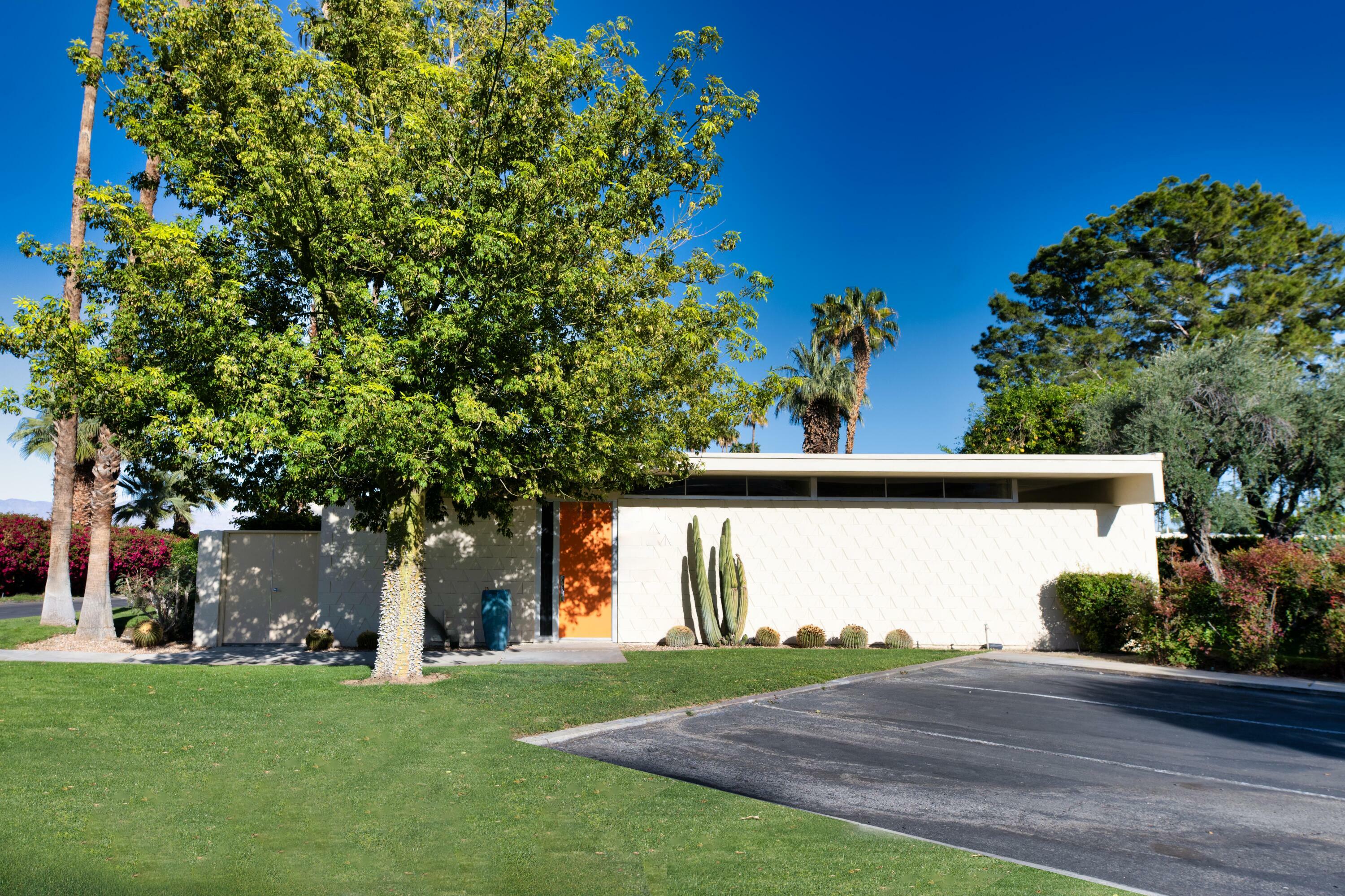 Property Photo: 189 Desert Lakes Drive CA 92264
