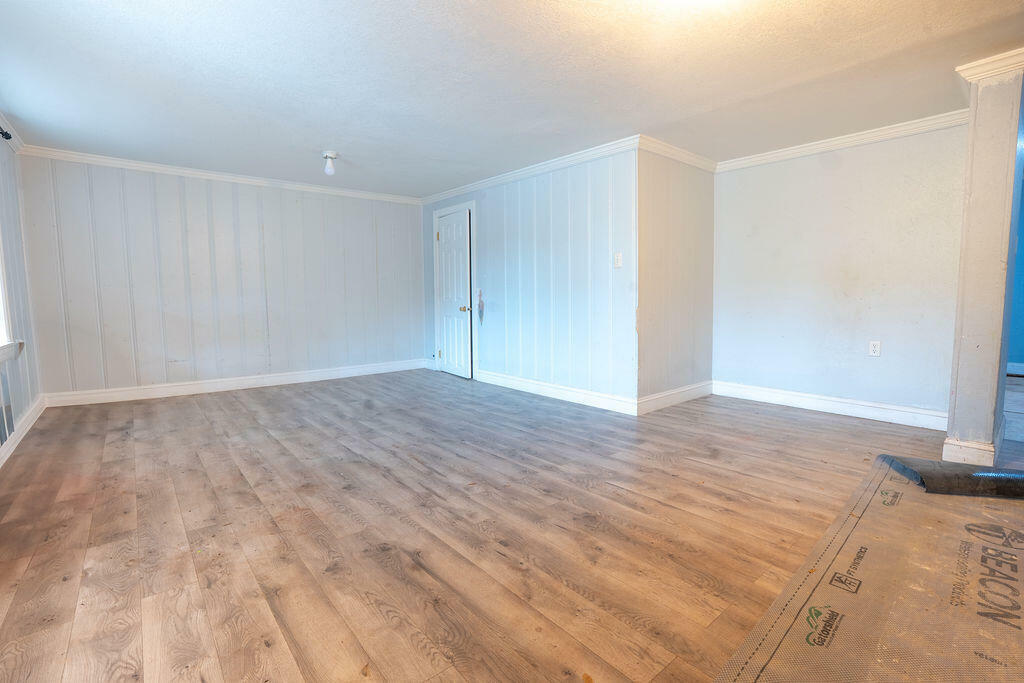 Property Photo: 298 E Chestnut Avenue FL 32539