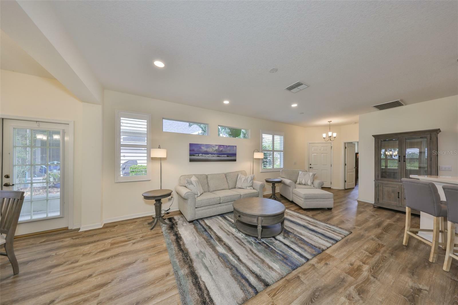 Property Photo: 1916 Inverness Greens Drive FL 33573