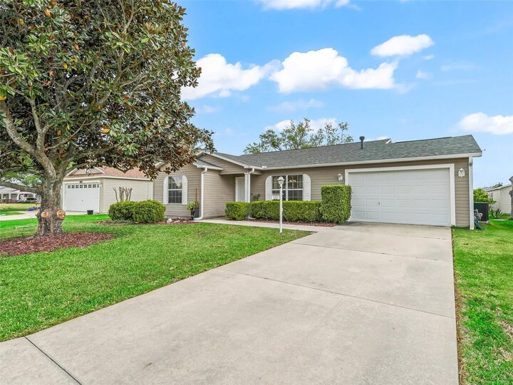 Property Photo: 17353 SE 76th Flintlock Terrace FL 32162
