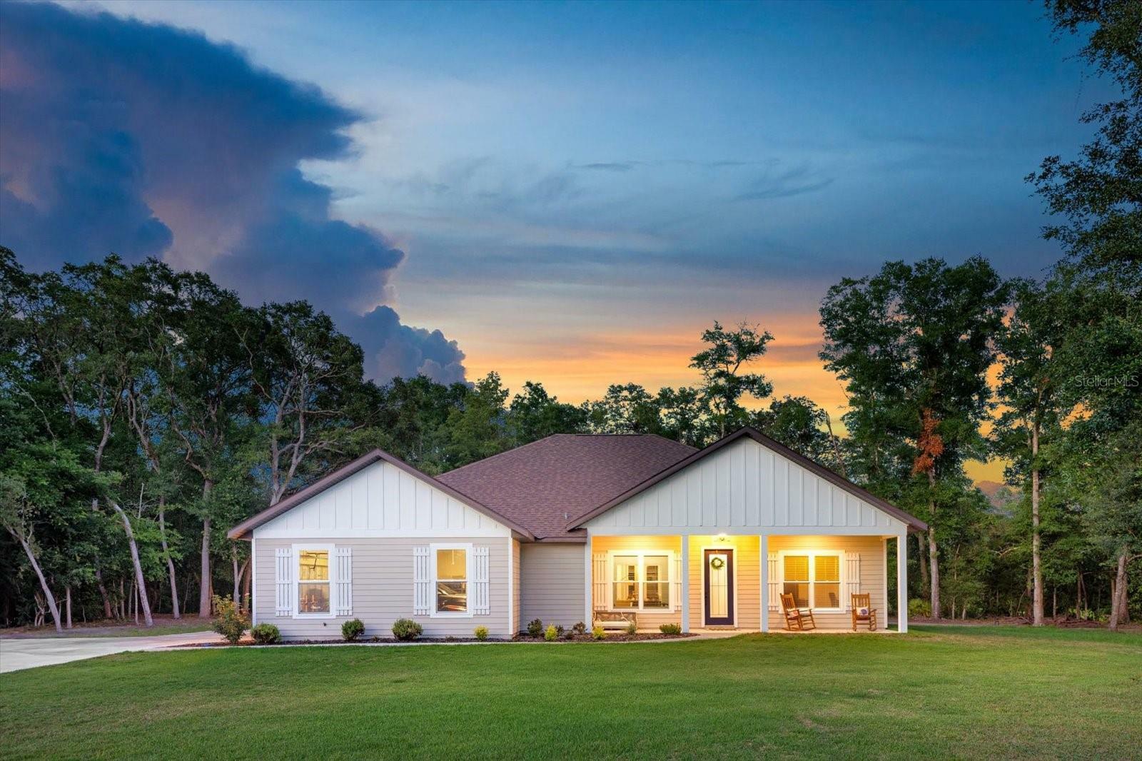Property Photo: 8920 NE 8th Place FL 32643