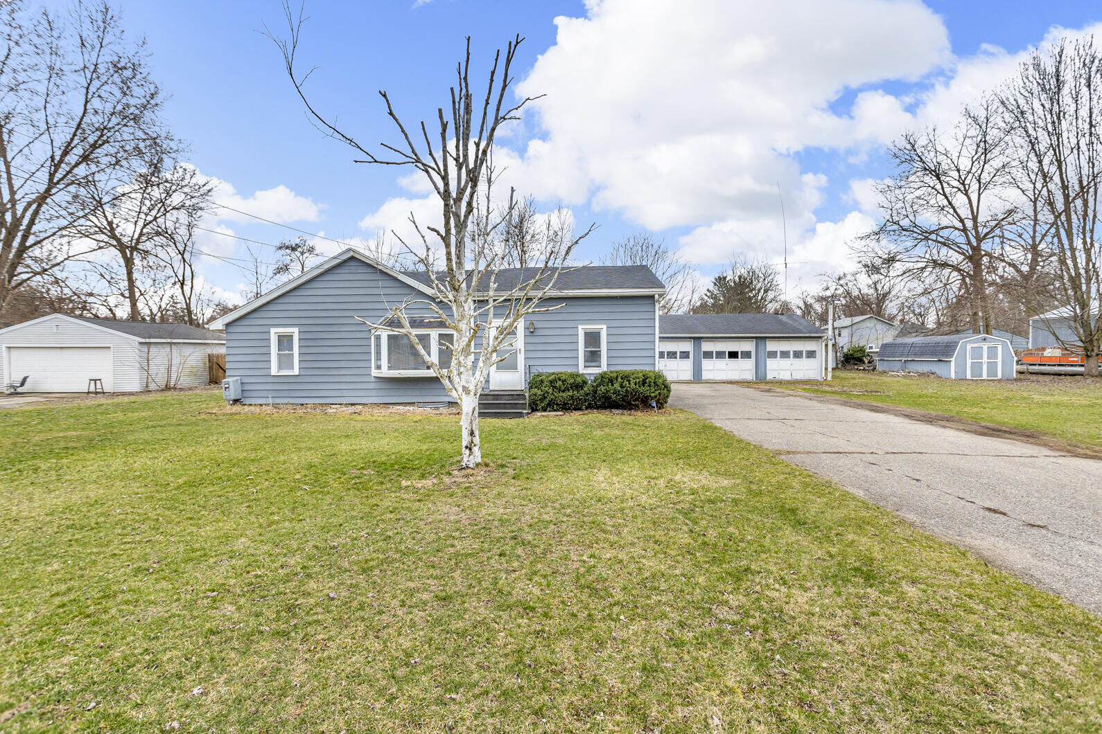 Property Photo:  423 Grand Street  MI 49254 