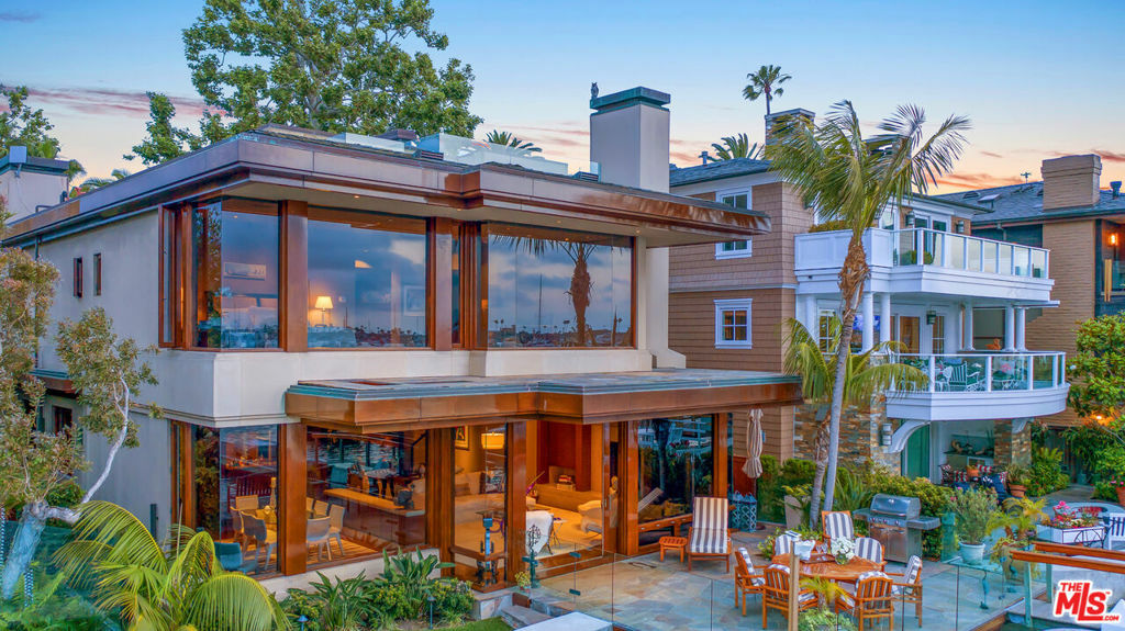 Property Photo: 13 Bay Island CA 92661