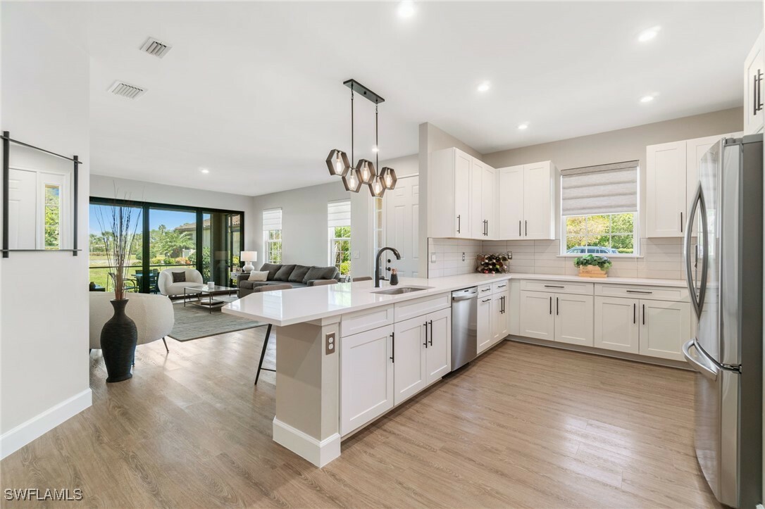 Property Photo: 8021 Calle Canovas Court FL 34114