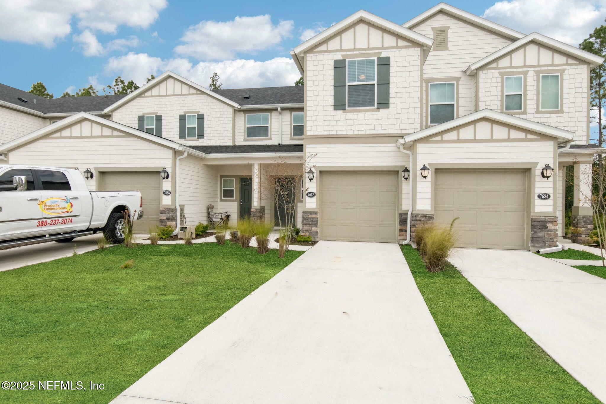 Property Photo: 7686 Merchants Way FL 32222