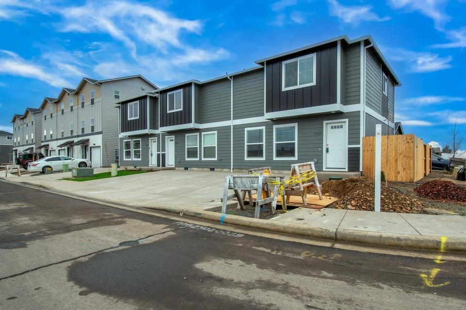 Property Photo: 7873 Houston Loop OR 97503
