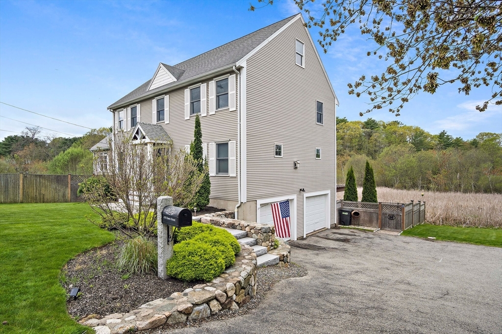476 Essex St  Beverly MA 01915 photo