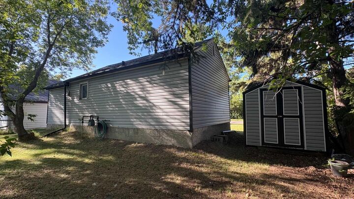 Property Photo: 1206 6 Avenue AB T9W 1G2