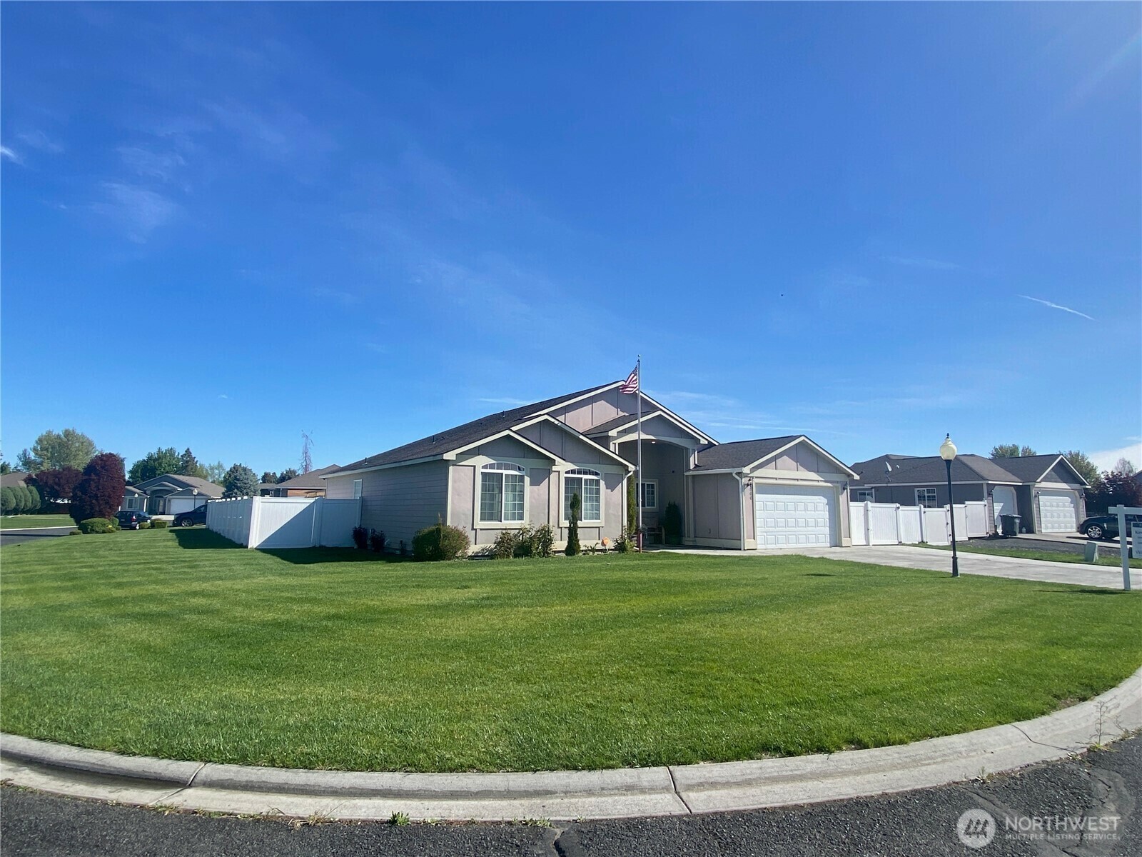 9500 SE Castlewood Drive  Moses Lake WA 98837 photo
