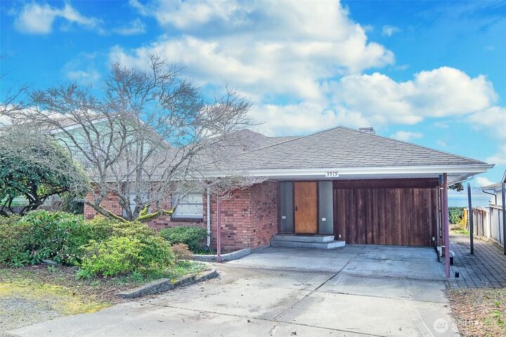 Property Photo:  3919 SW Arroyo Drive  WA 98146 