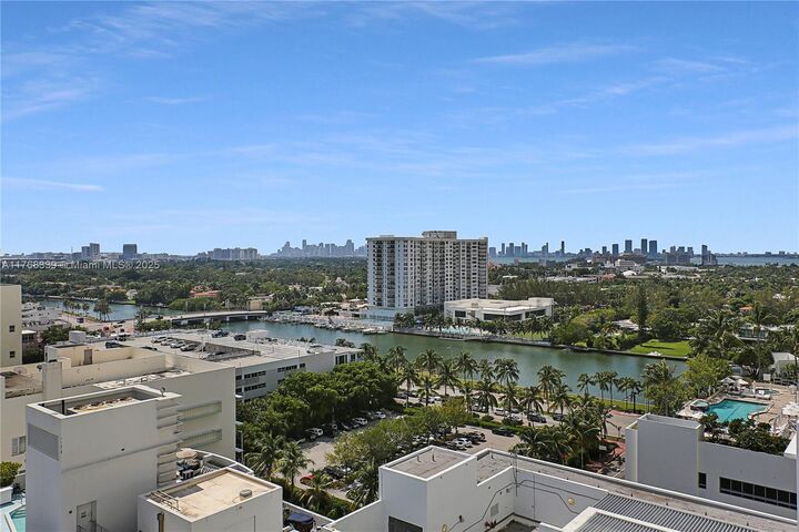 Property Photo:  4391 Collins Ave 1415  FL 33140 