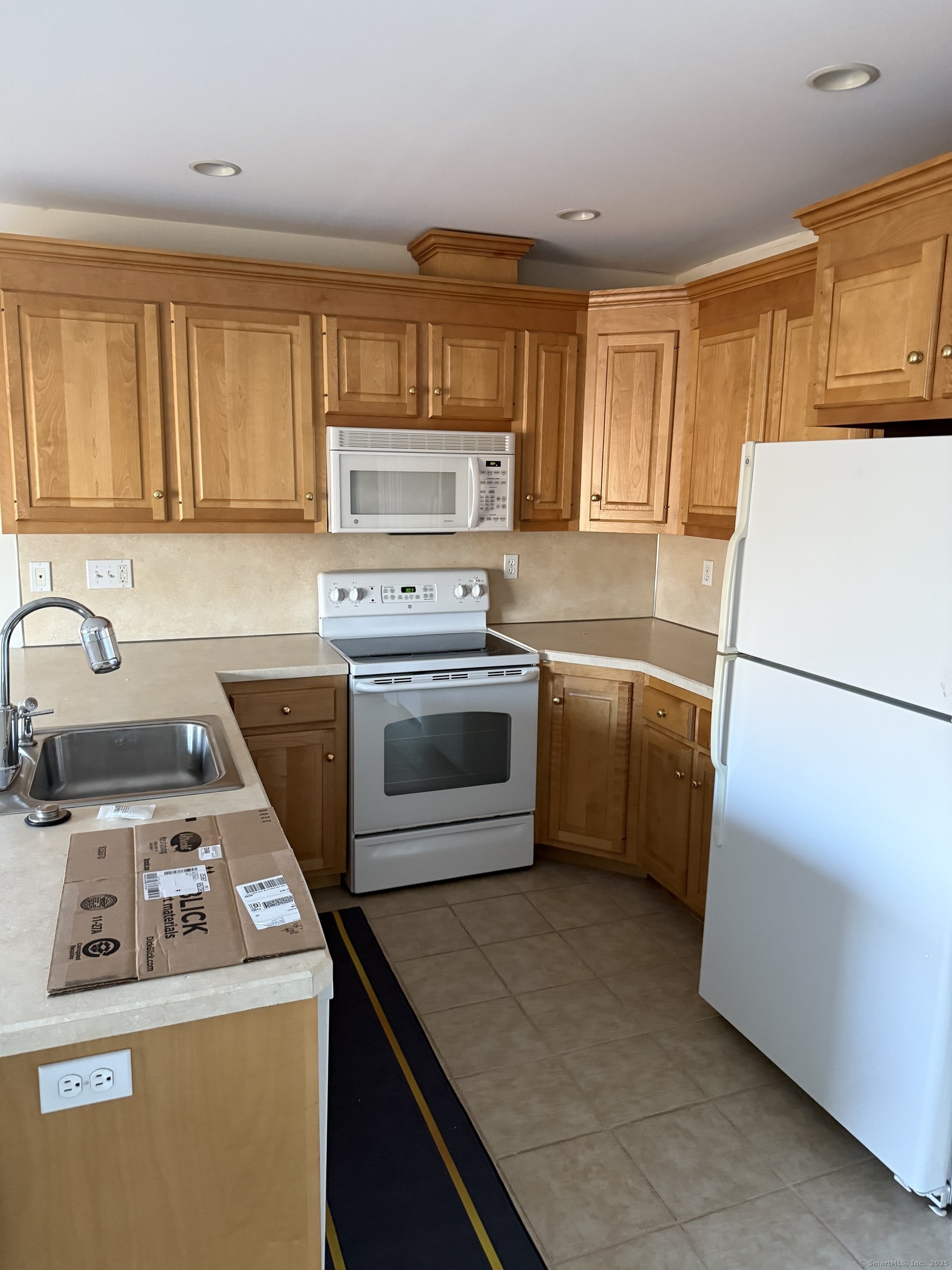 Property Photo:  380 Main Street 3, 4, 6, 7, 12, 13, 14 &Amp  CT 06492 