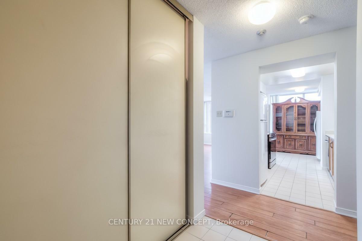 Photo de la propriété: 700 Constellation Drive 709 ON L5R 3G8