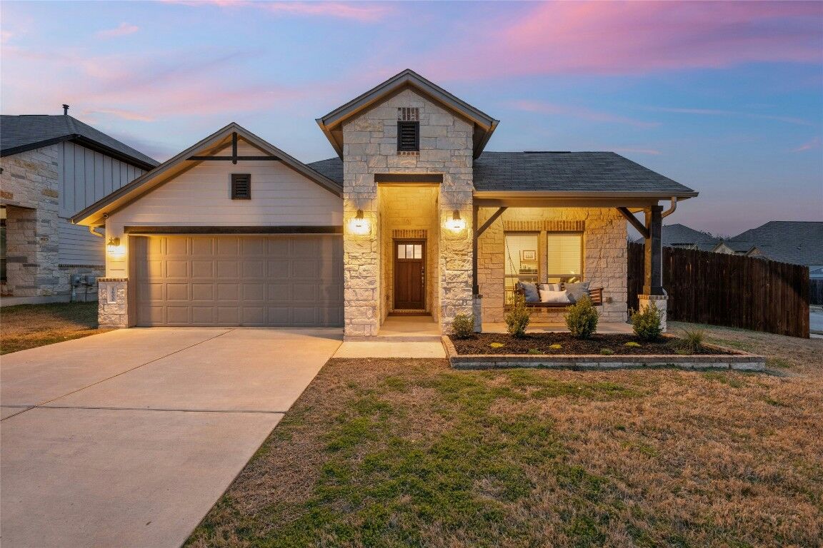 Property Photo:  1600 Goldilocks Lane  TX 78652 