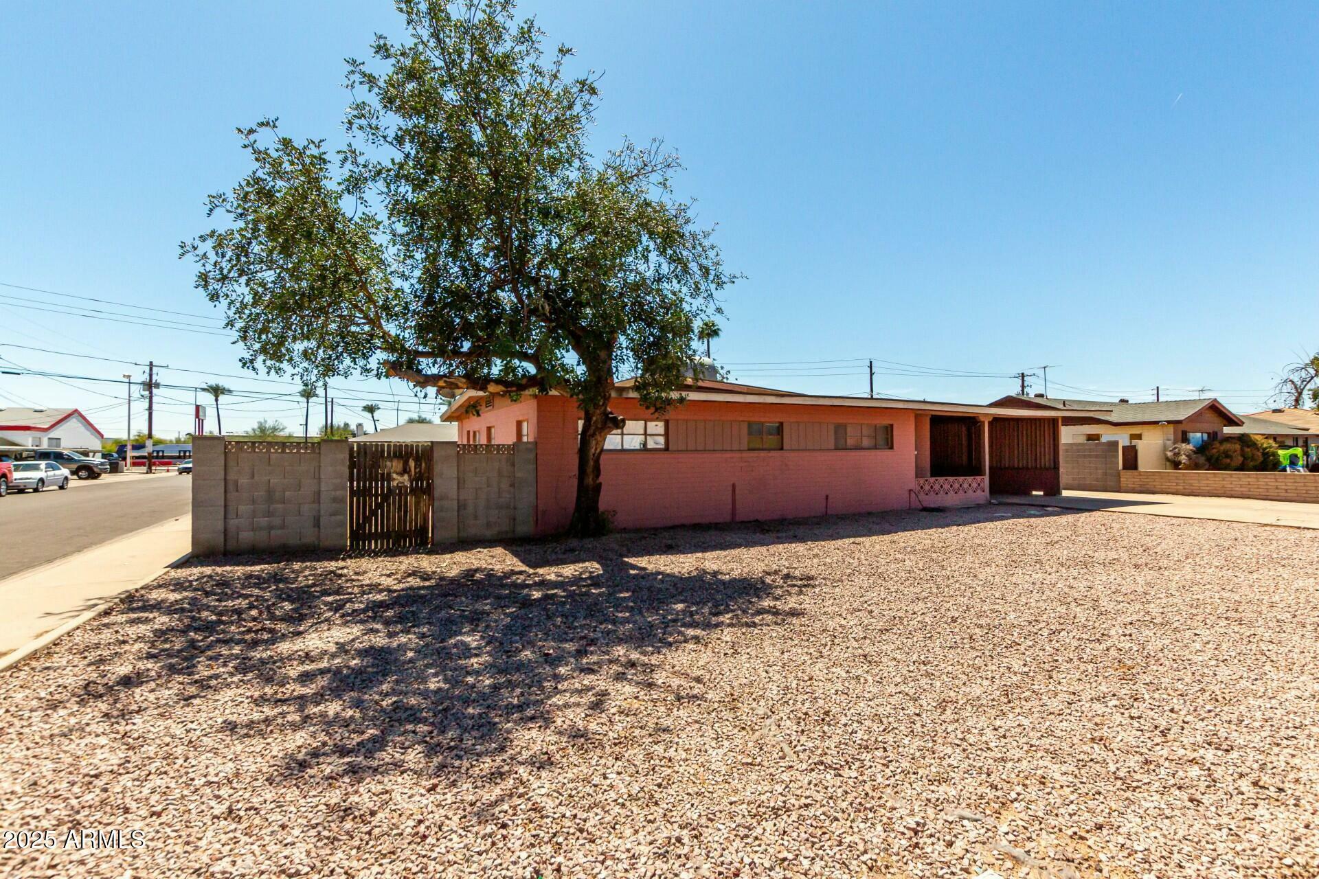 Property Photo: 1533 W Pepper Place AZ 85201