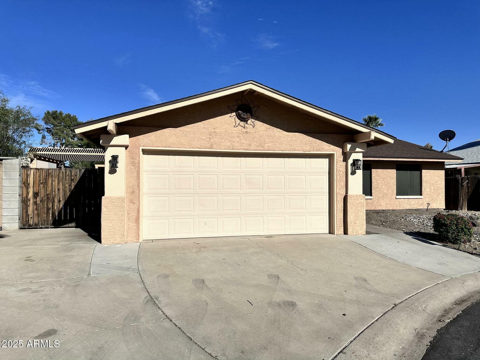 Property Photo: 10223 N 40th Avenue AZ 85051