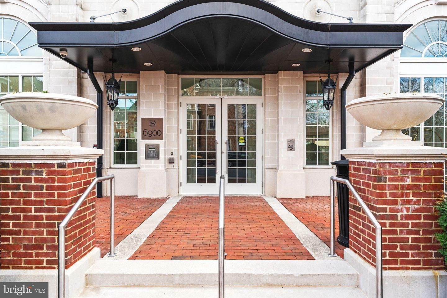Property Photo: 6900 Fleetwood Road 706 VA 22101
