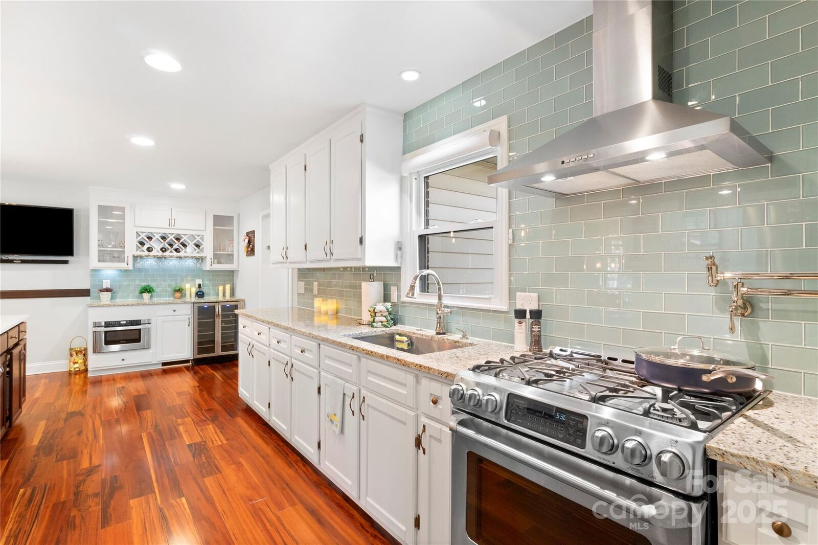 Property Photo: 552 Odell School Road NC 28027