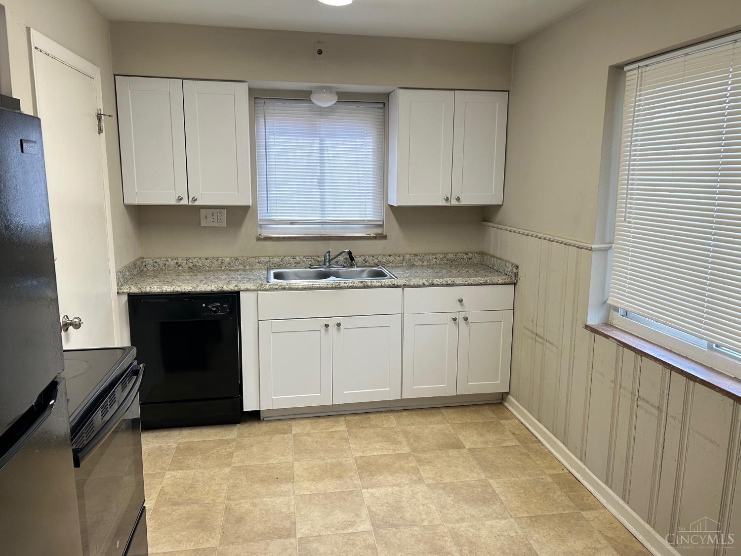 Property Photo: 7829 Greenland Place OH 45237