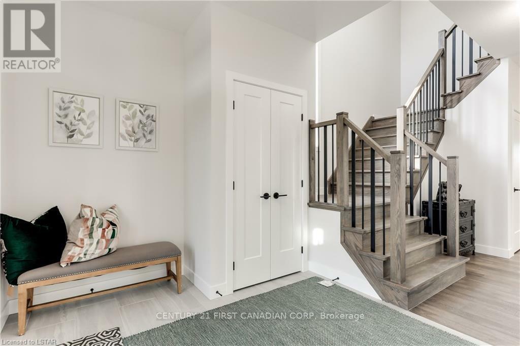 Property Photo:  61 Kelly Drive  ON N0M 2N0 