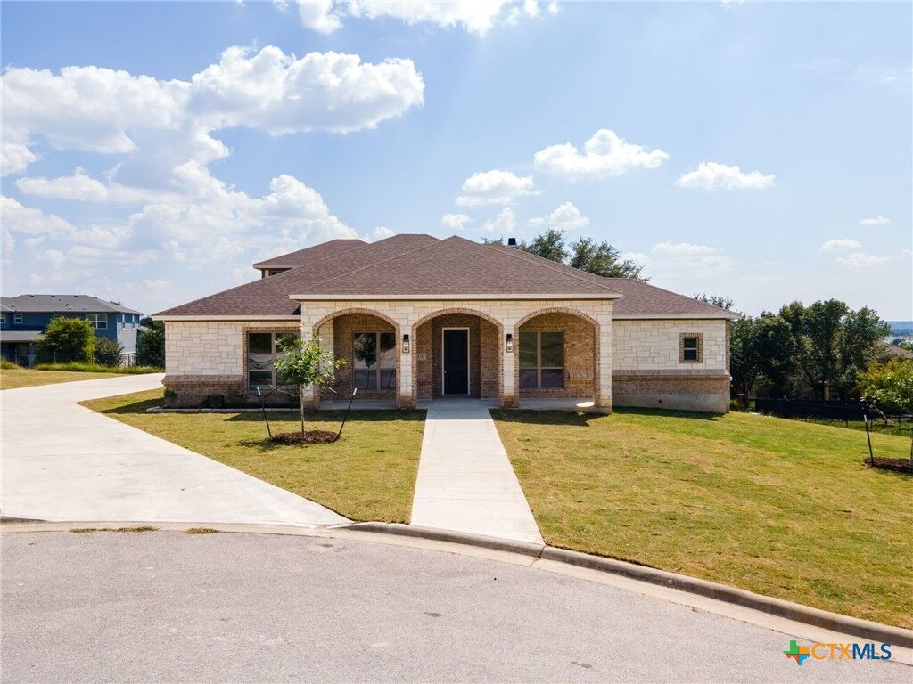 Property Photo:  104 Cedar Bluff Court  TX 76548