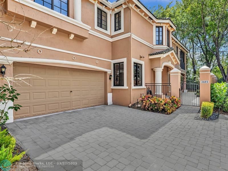 Property Photo:  2603 Center Court Dr 1  FL 33332 
