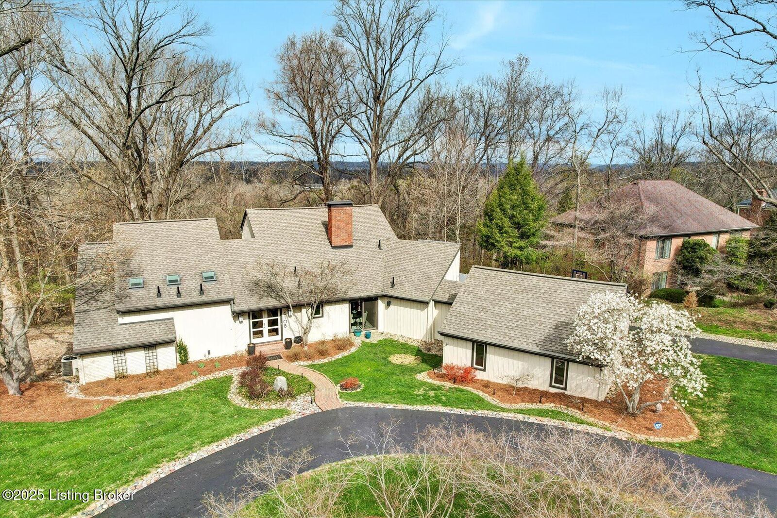 Property Photo:  6108 Fox Hunt Ct  KY 40059 