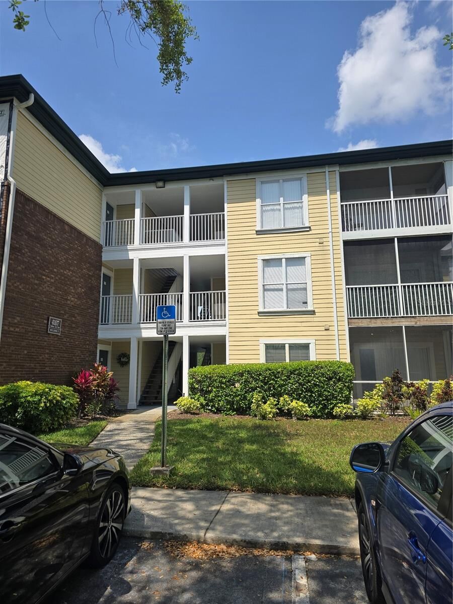 Property Photo: 4107 Chatham Oak Court 304 FL 33624