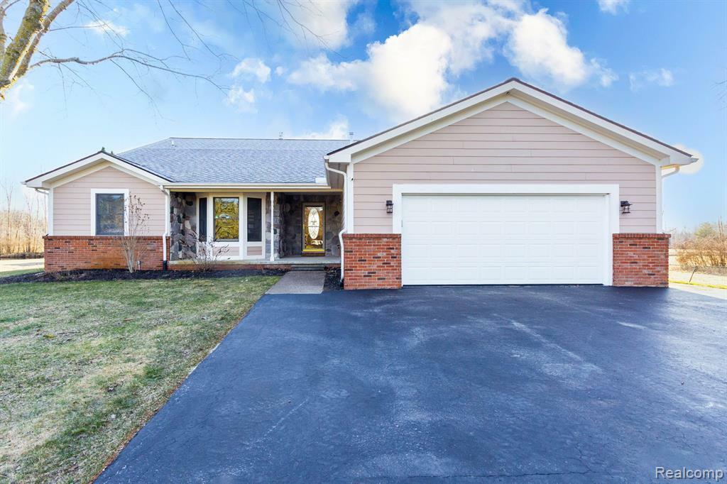 Property Photo: 1405 S Sashabaw Road MI 48462 9163