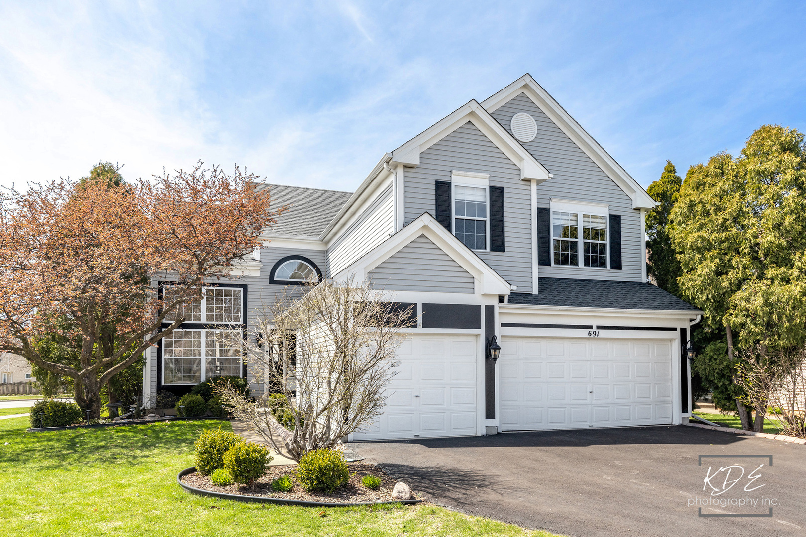 Property Photo: 691 Wintergreen Circle IL 60540