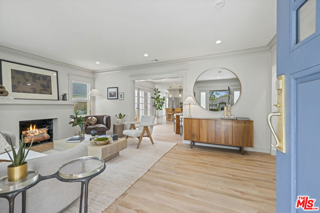 Property Photo: 1337 N Orange Grove Avenue CA 90046