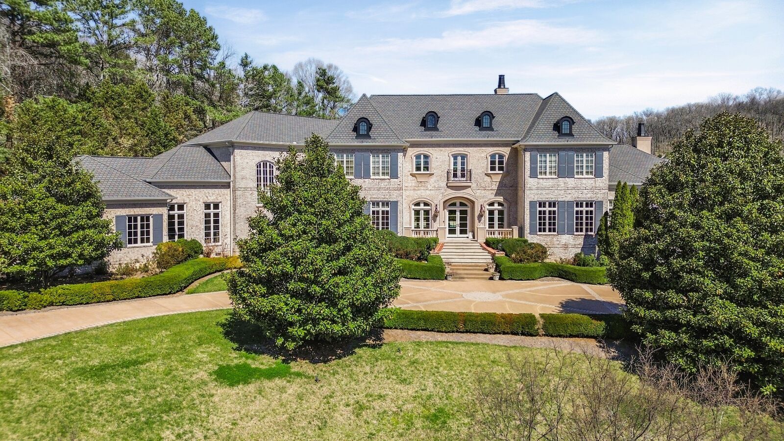 Property Photo:  410 Saint Edmunds Ct  TN 37027 