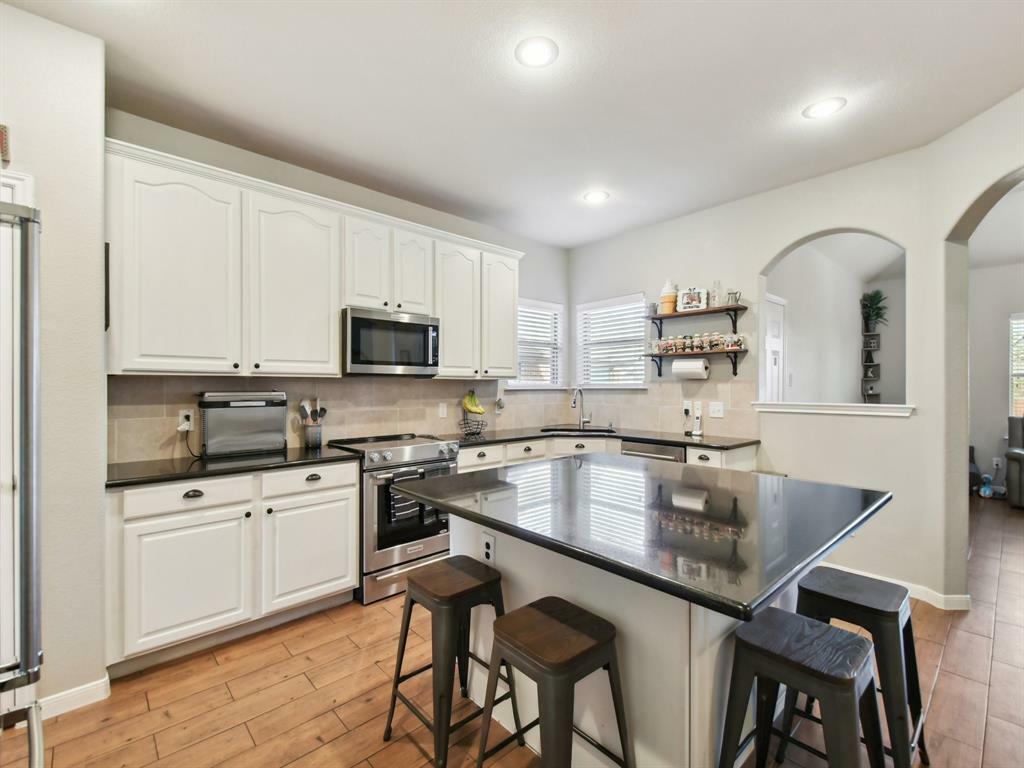 Property Photo: 4013 Hollow Lake Road TX 76262
