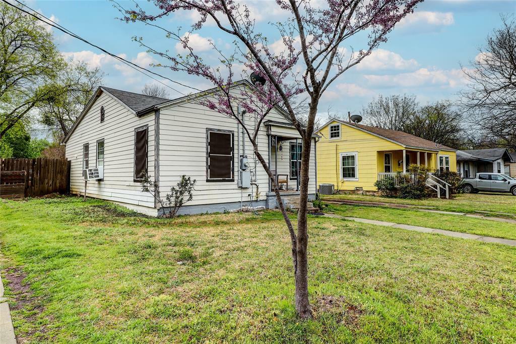Property Photo: 1306 N Clements Street TX 76240
