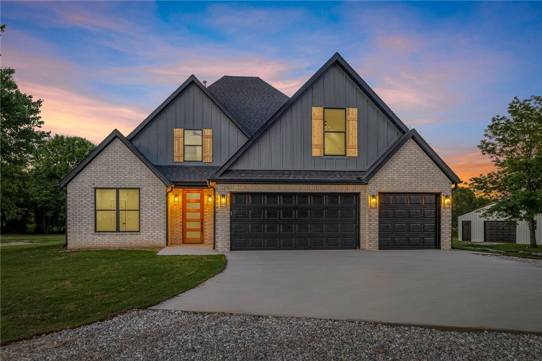 Property Photo: 13040 Seba Road AR 72719