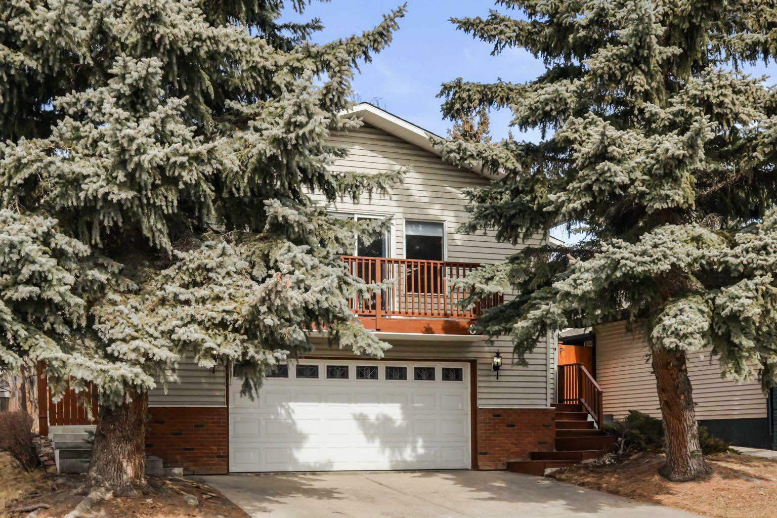 Property Photo: 8 Hawkhill Way NW AB T3G 2T6