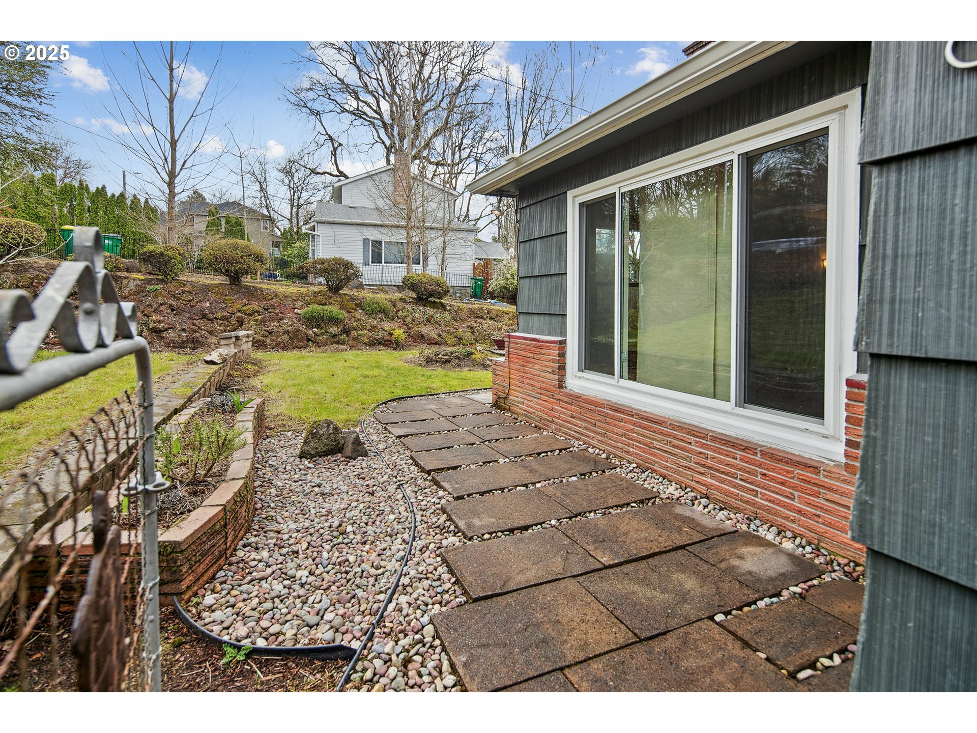 Property Photo: 6816 SW Walnut Ter OR 97223