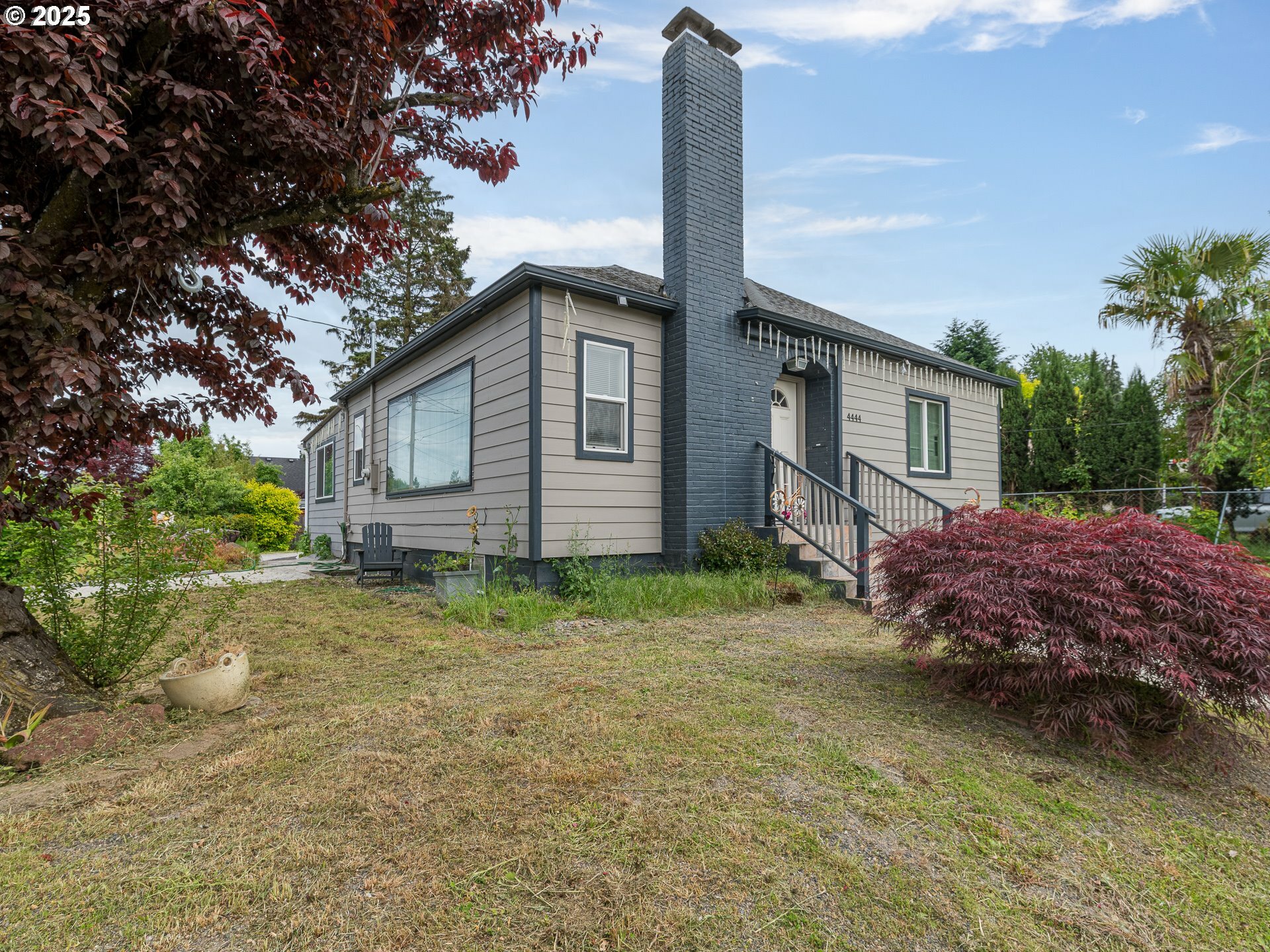 Property Photo: 4444 NE 71st Ave OR 97218